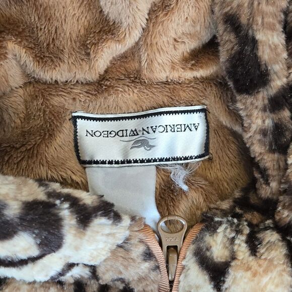 Girls American Widgeon leopard print hooded vest - Picture 2 of 4
